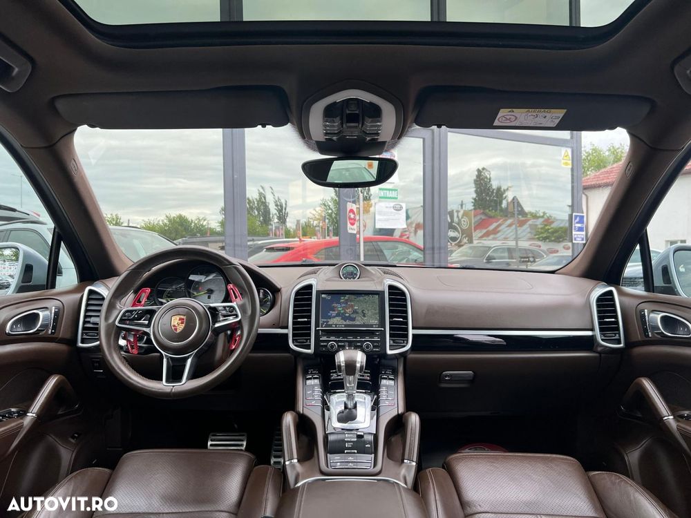 Porsche Cayenne - 8
