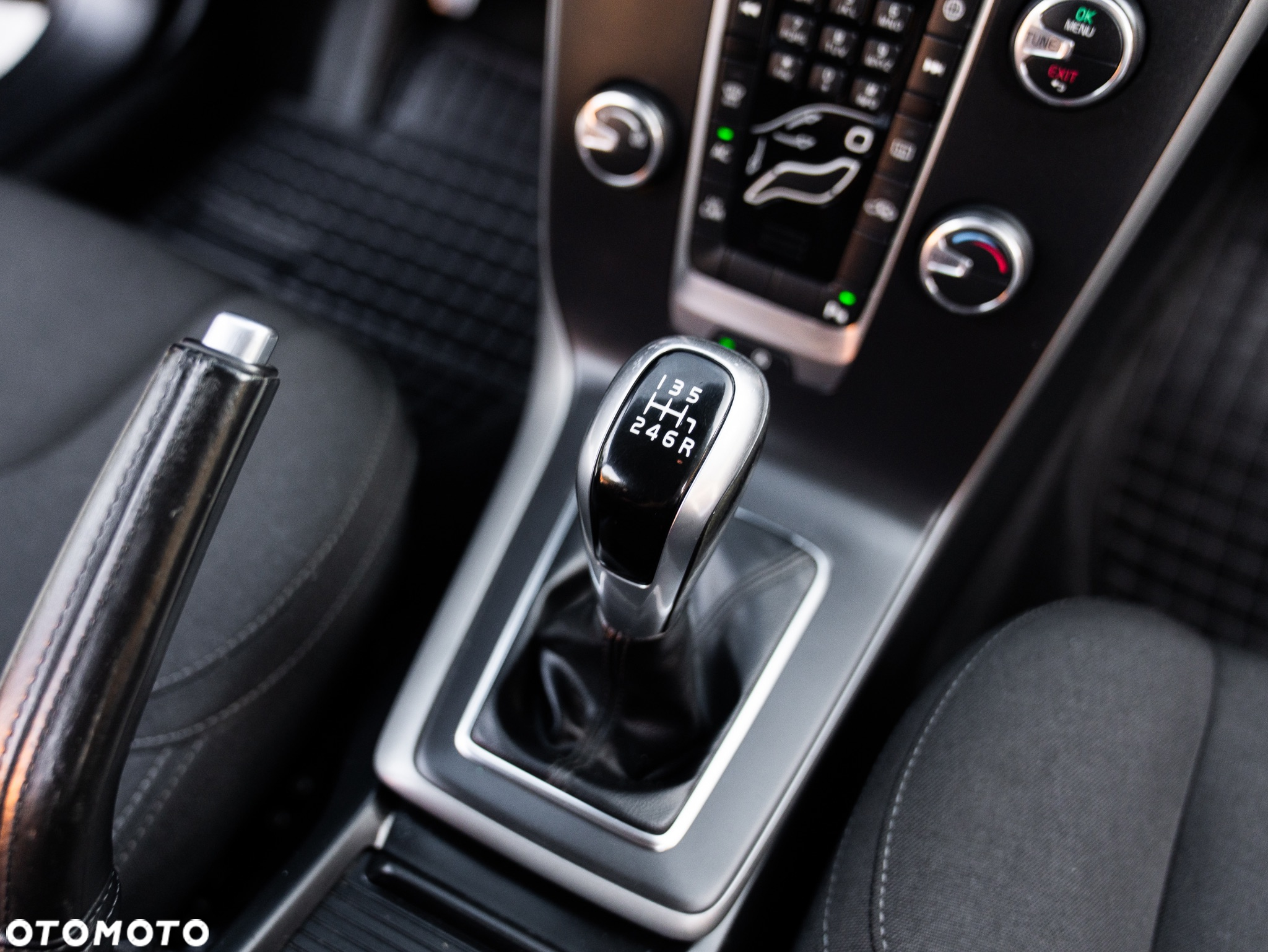 Volvo V40 D2 Drive-E Momentum - 27