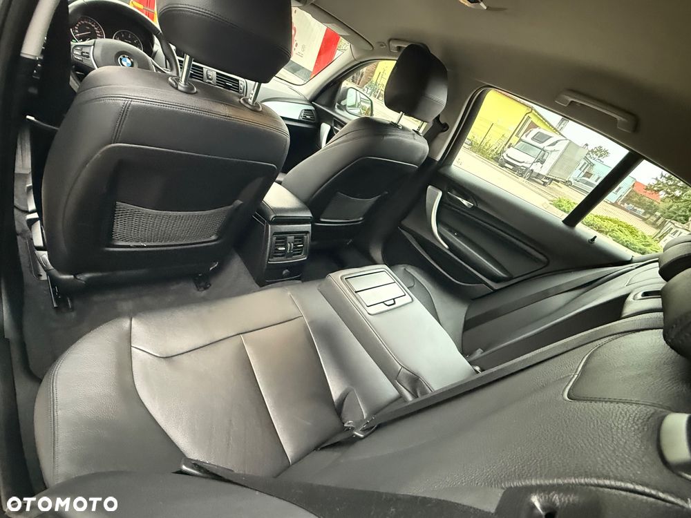 BMW Seria 1 120d xDrive - 27
