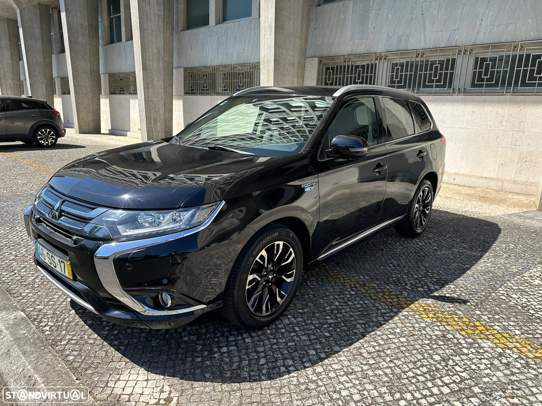 Mitsubishi Outlander 2.0 PHEV Intense - 4