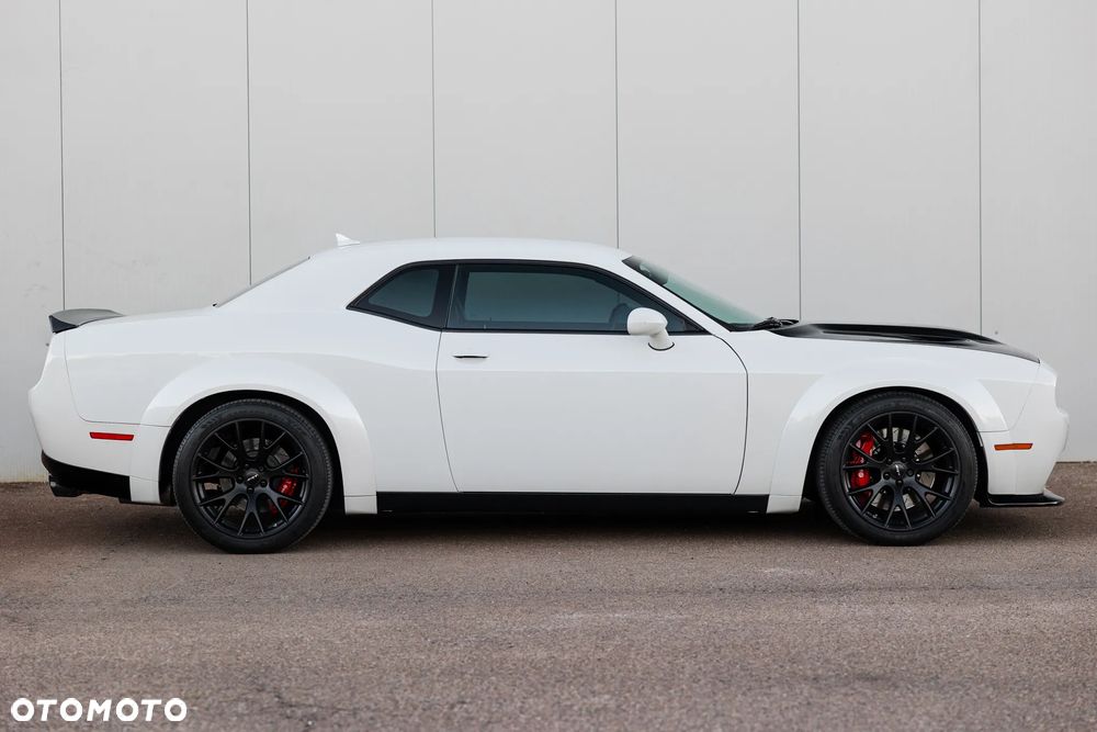Dodge Challenger - 12