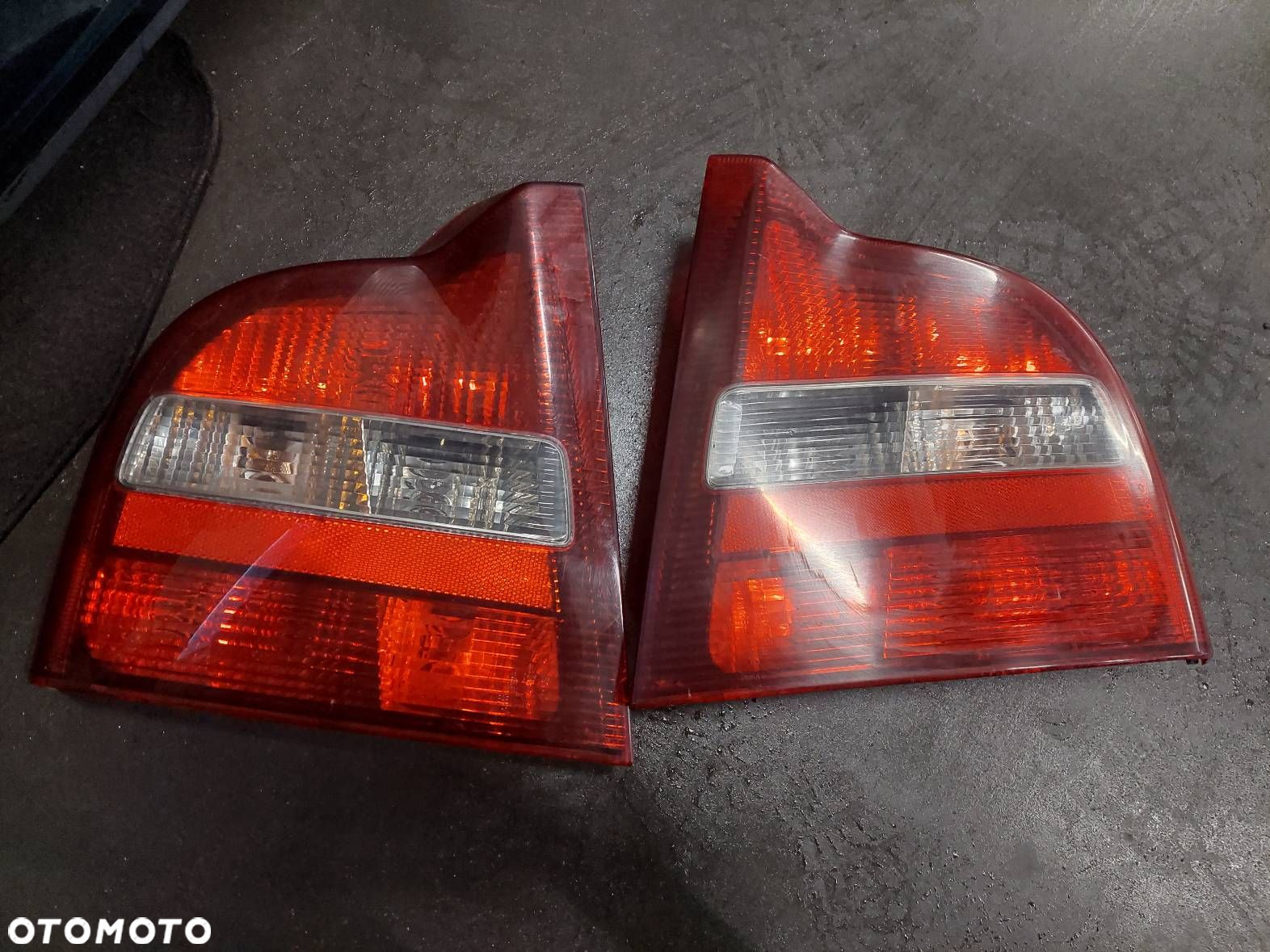 LAMPA LEWY TYŁ + PRAWY TYŁ VOLVO S80 I - 20