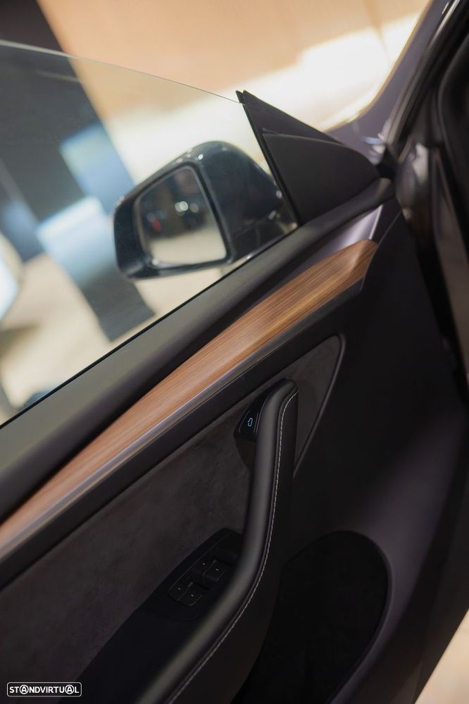 Tesla Model Y RWD - 12