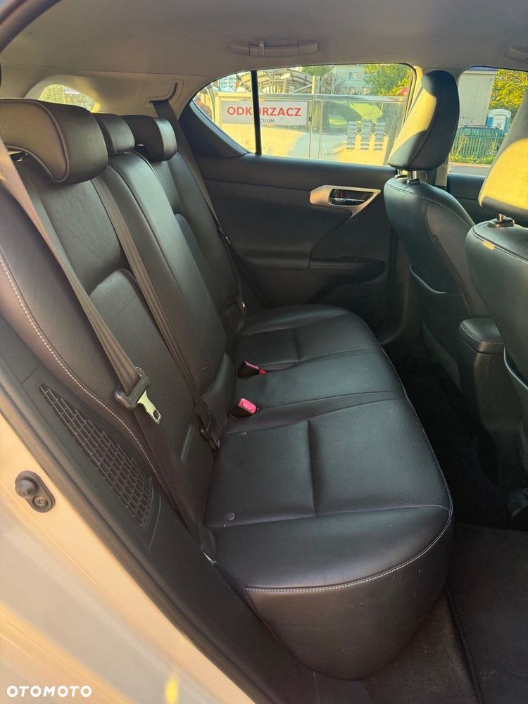 Lexus CT - 8