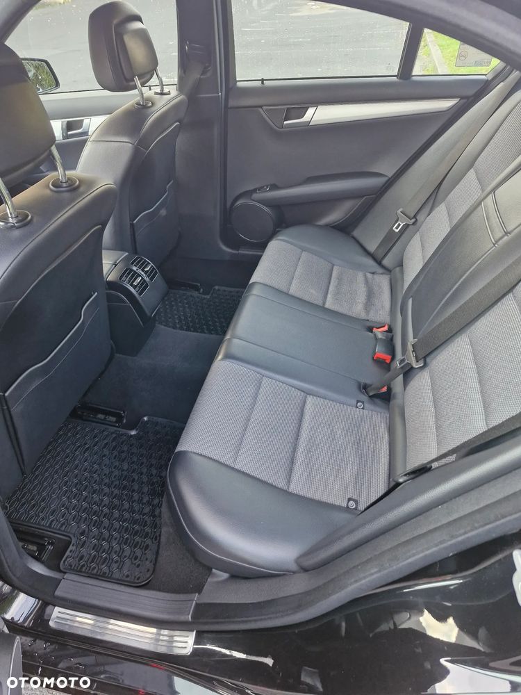 Mercedes-Benz Klasa C 180 CGI BlueEFFICIENCY Avantgarde - 10