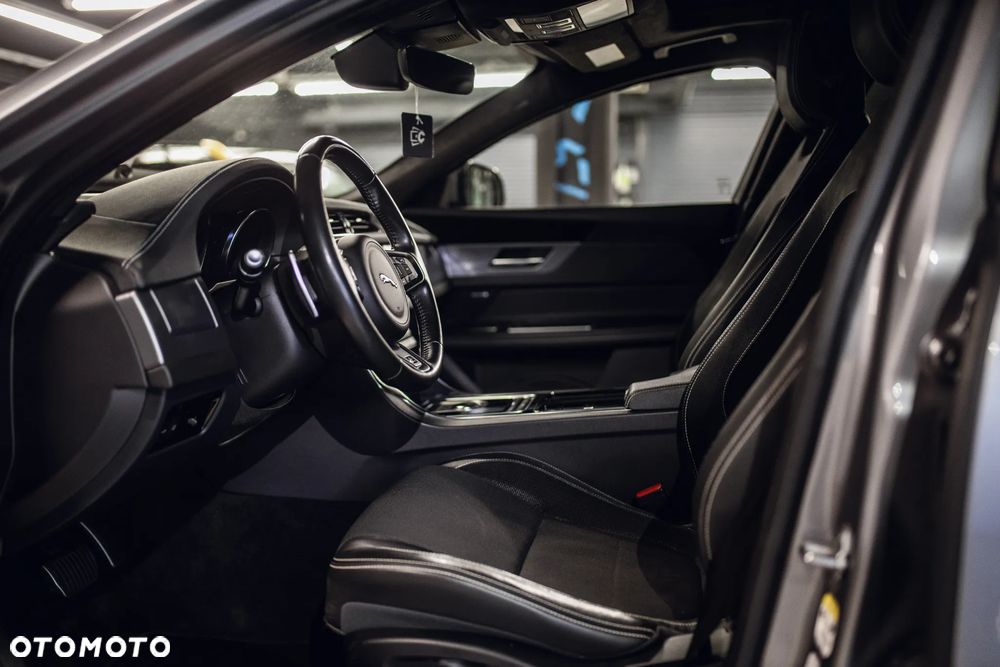 Jaguar XF 2.0 i4D AWD R-Sport - 23