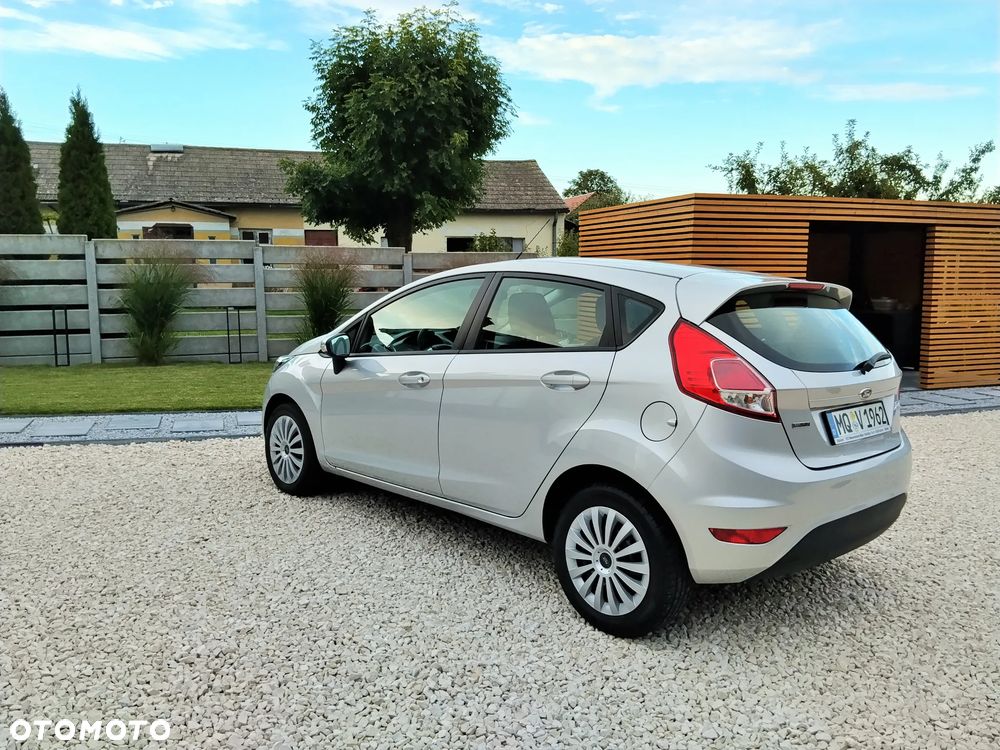 Ford Fiesta - 25