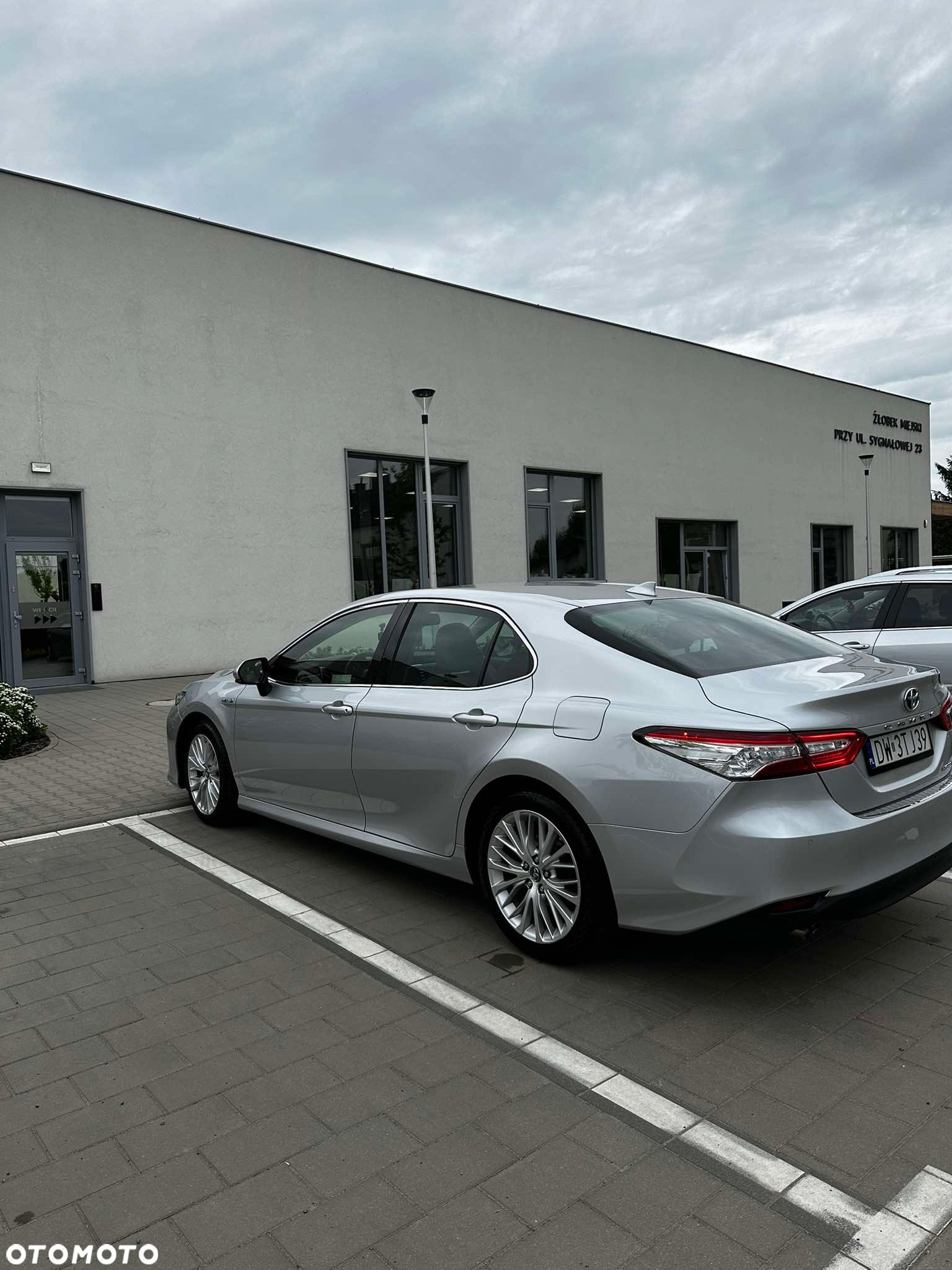 Toyota Camry 2.5 Hybrid Executive CVT - 11