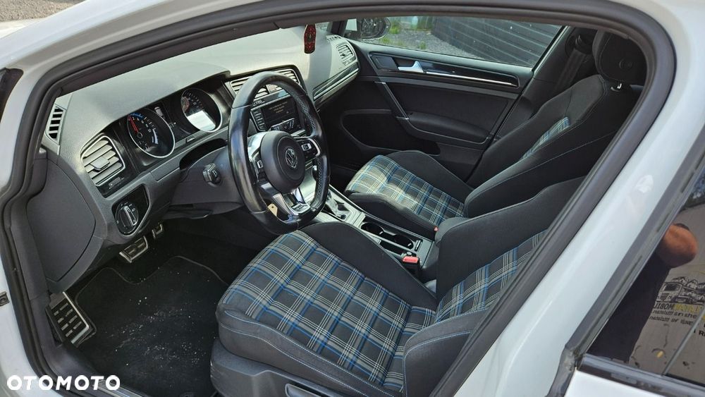 Volkswagen Golf - 16