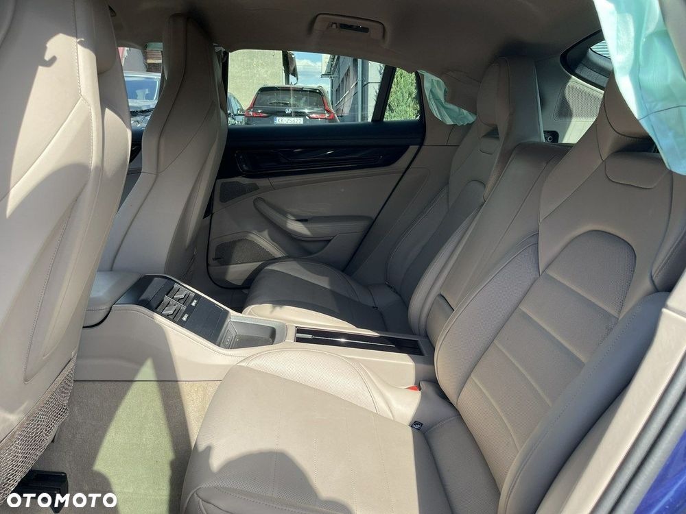 Porsche Panamera 4 - 15