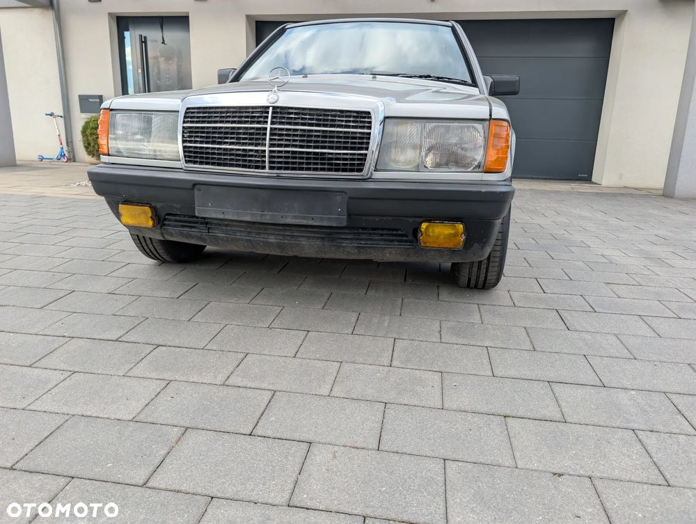 Mercedes-Benz W201 (190) - 2