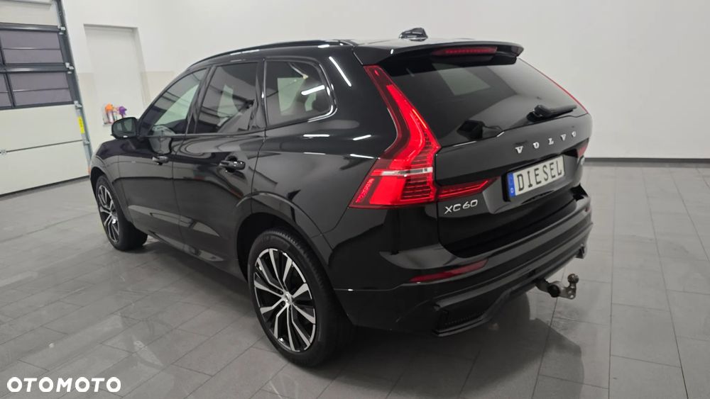 Volvo XC 60 B5 D AWD Ultimate Dark - 4