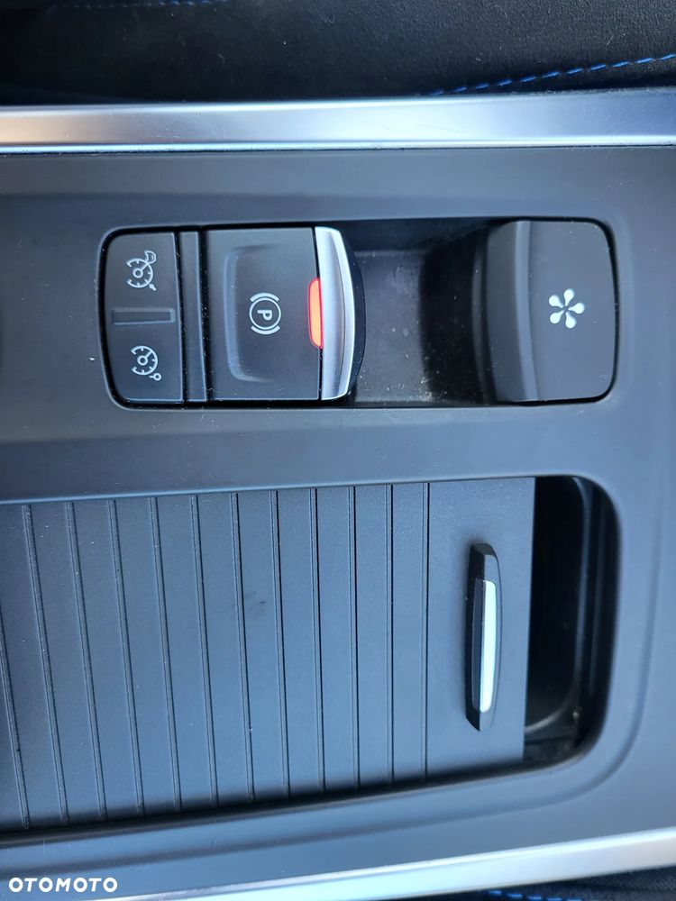 Renault Megane ENERGY TCe 205 EDC GT - 24