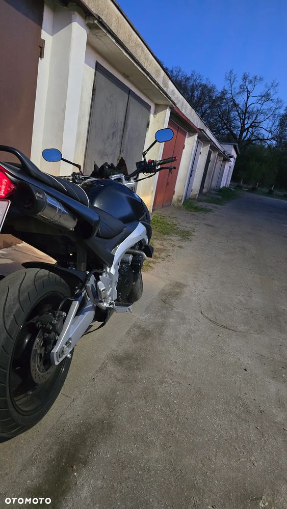 Suzuki GSR - 4