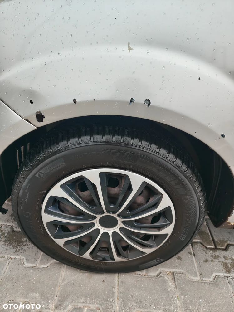 Ford Fiesta 2004 photo 4
