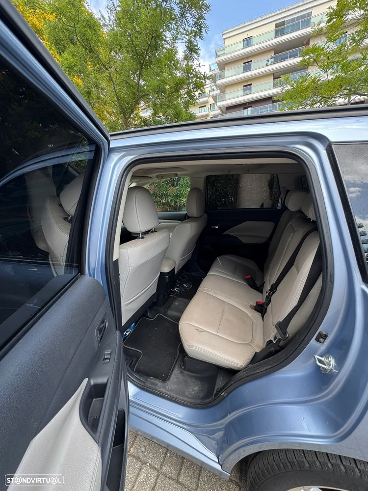Mitsubishi Outlander 2.0 PHEV Instyle Navi - 12