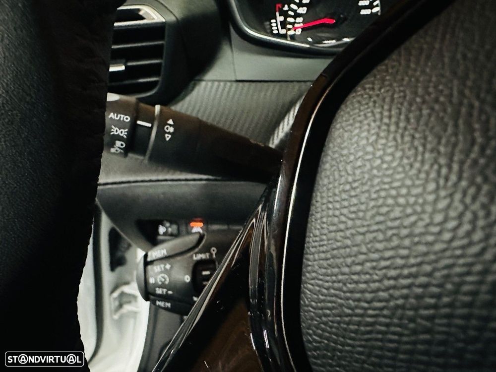 Peugeot 208 1.2 PureTech Active Pack - 17