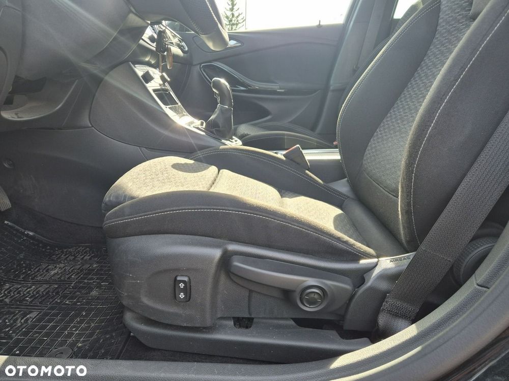 Opel Astra 1.4 T Dynamic S&S - 10