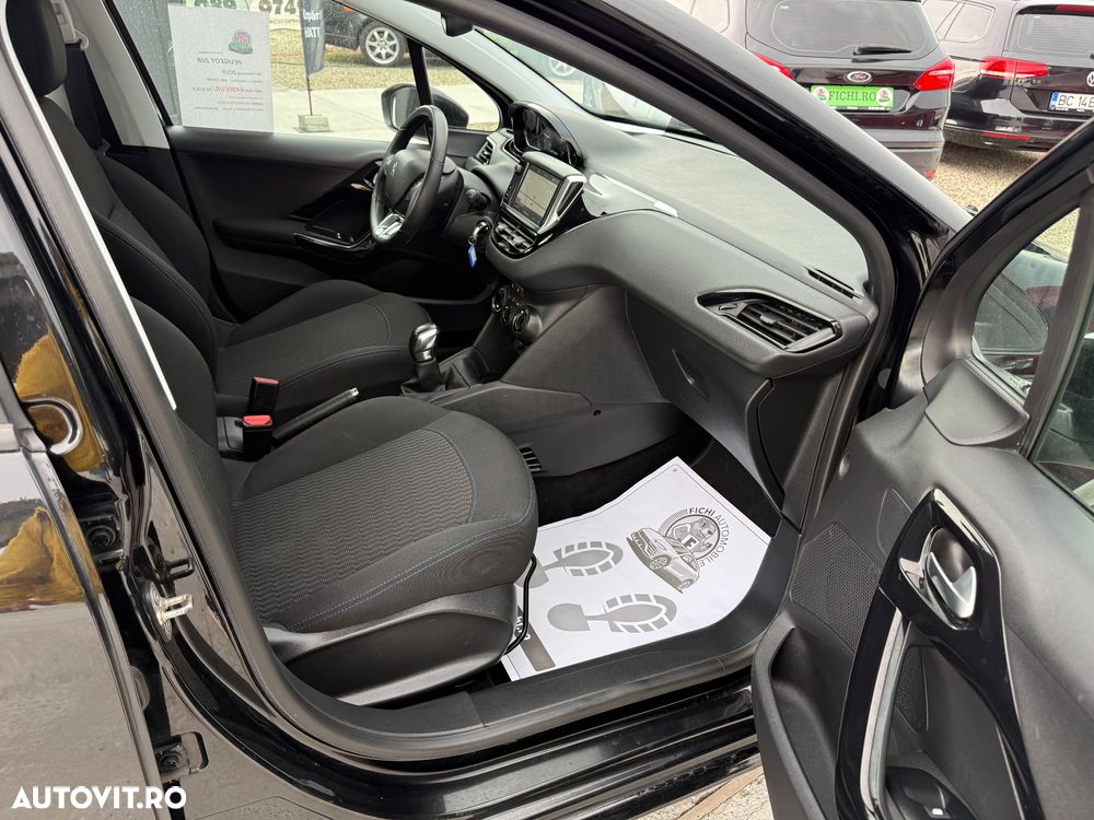Peugeot 208 PureTech 82 Stop & Start Signature - 11