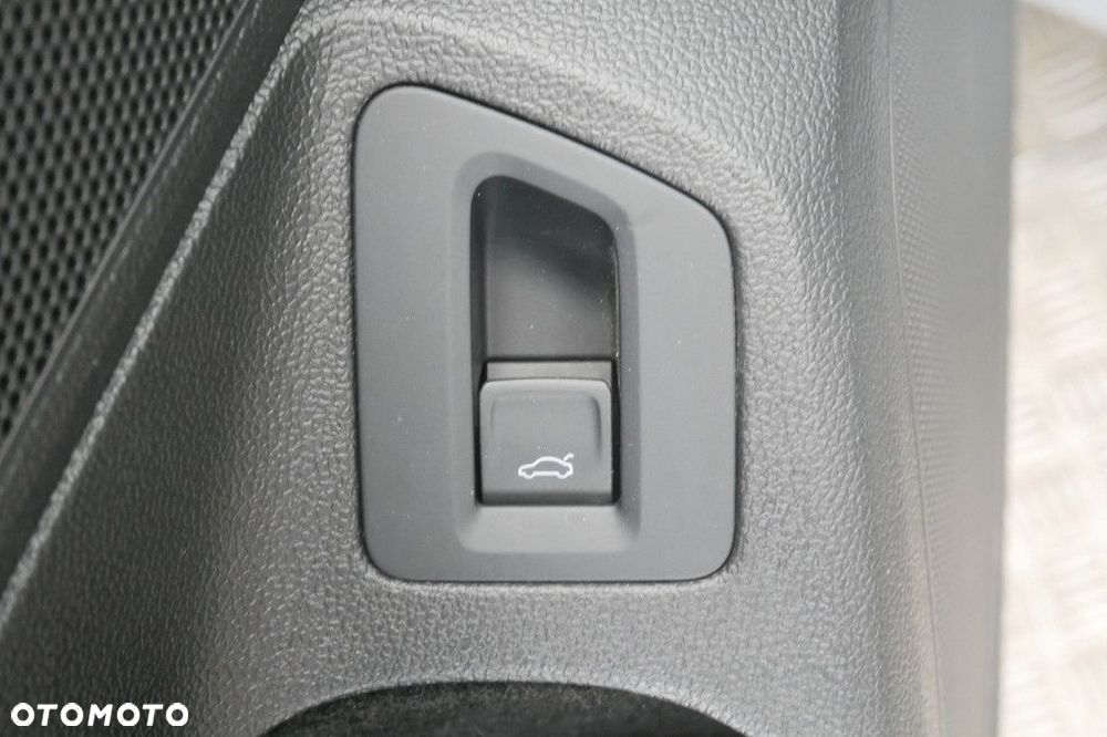 Volkswagen Passat Variant 2.0 TSI Business DSG - 17