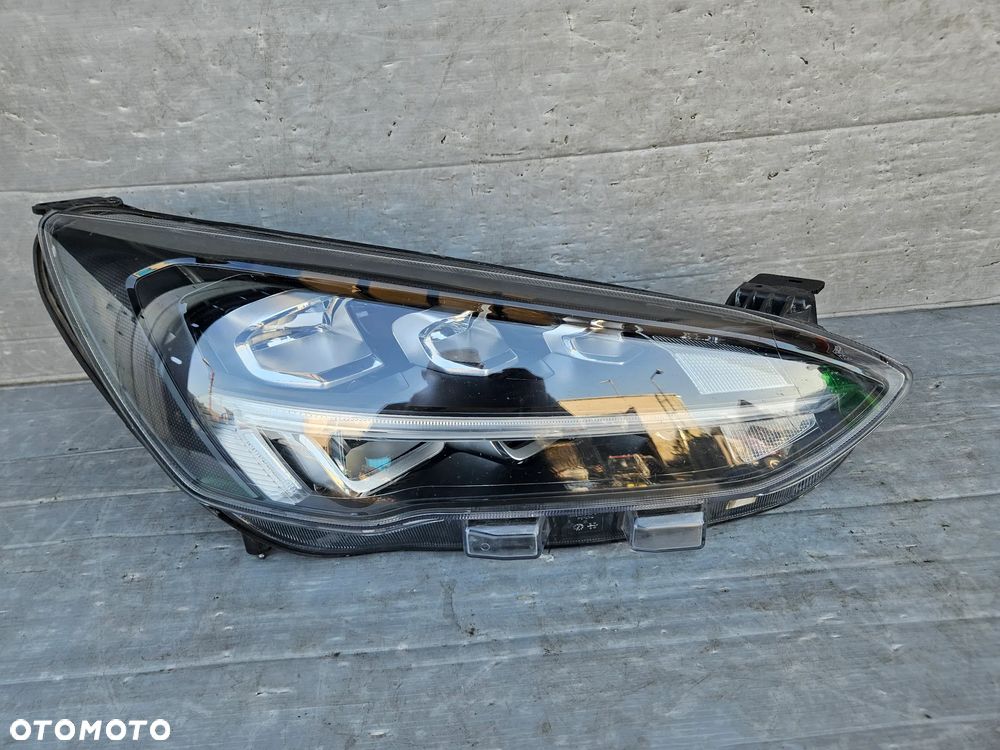 Focus MK4 lampa przód prawa full led - 1