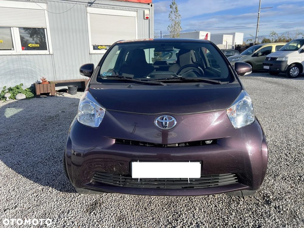 Toyota iQ - 9