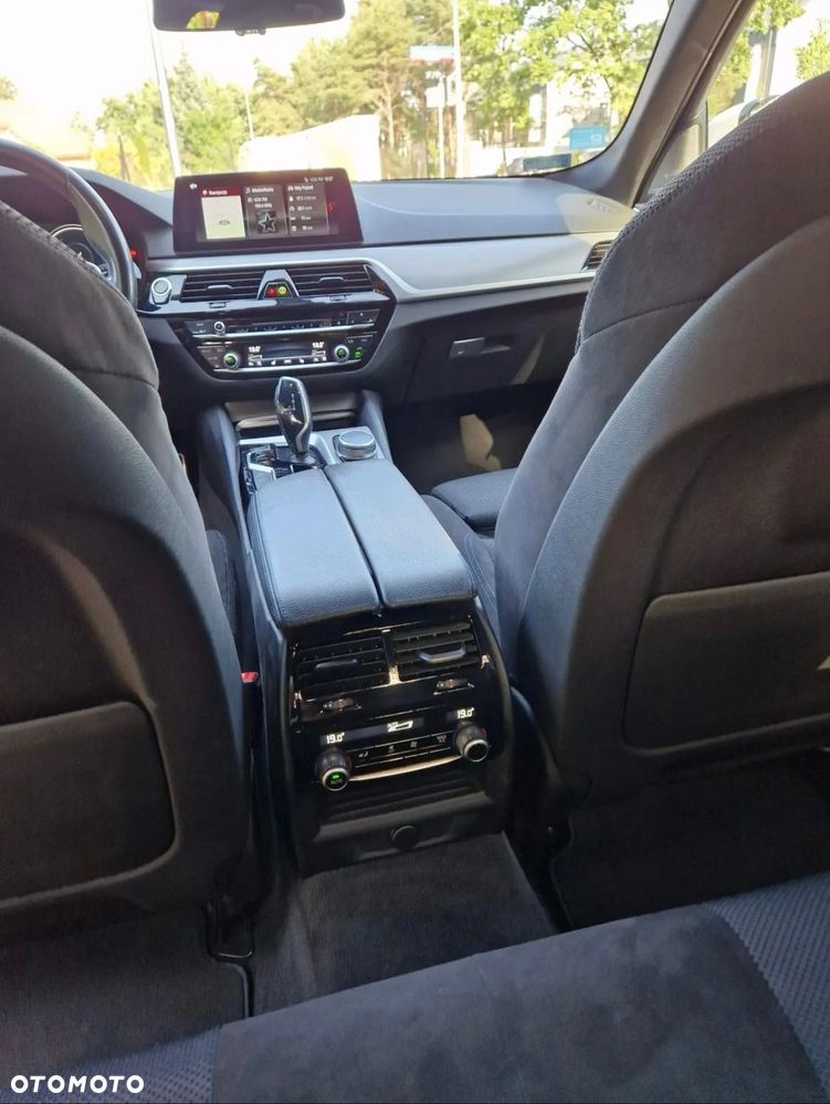 BMW Seria 5 ver-530i-xdrive - 29