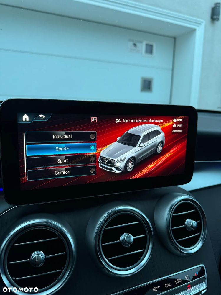 Mercedes-Benz GLC 300 4Matic 9G-TRONIC AMG Line - 22
