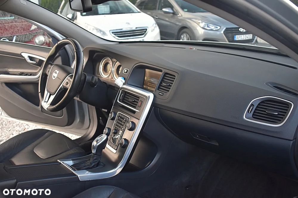 Volvo S60 D3 Geartronic Momentum - 23