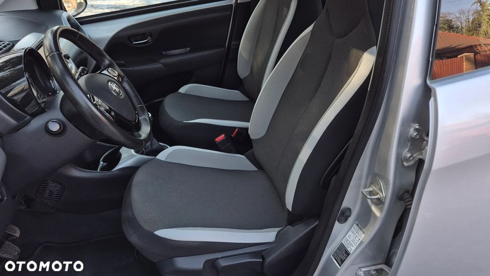 Toyota Aygo x-play - 11