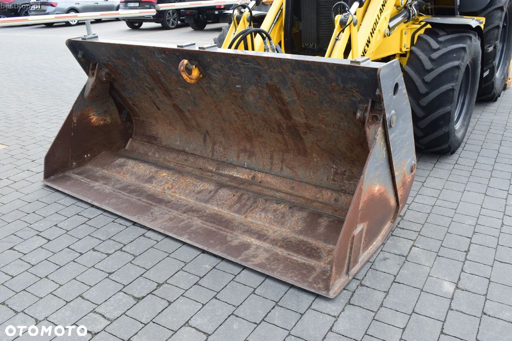 New Holland B110C - 28