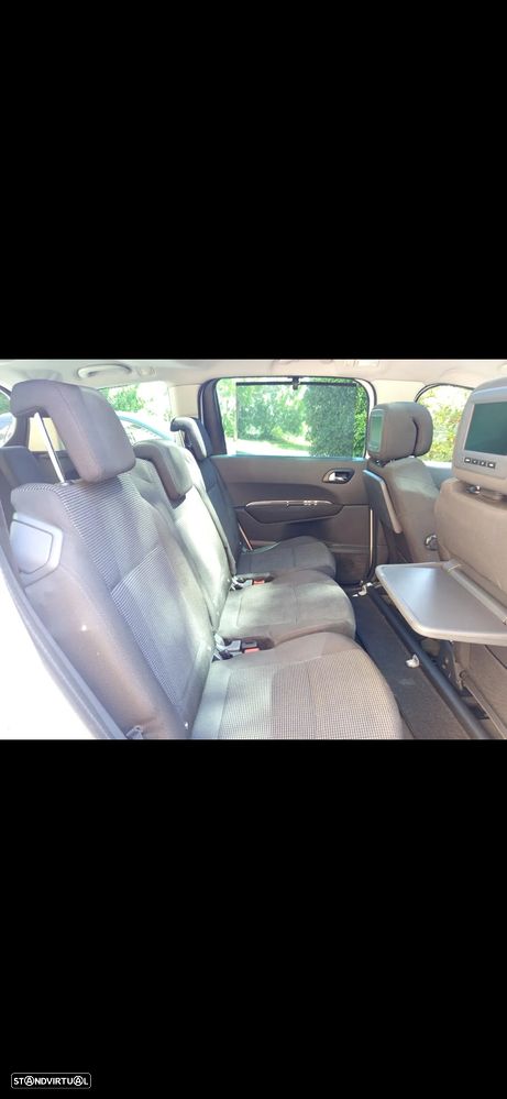 Peugeot 5008 1.6 HDi 7L Allure - 32
