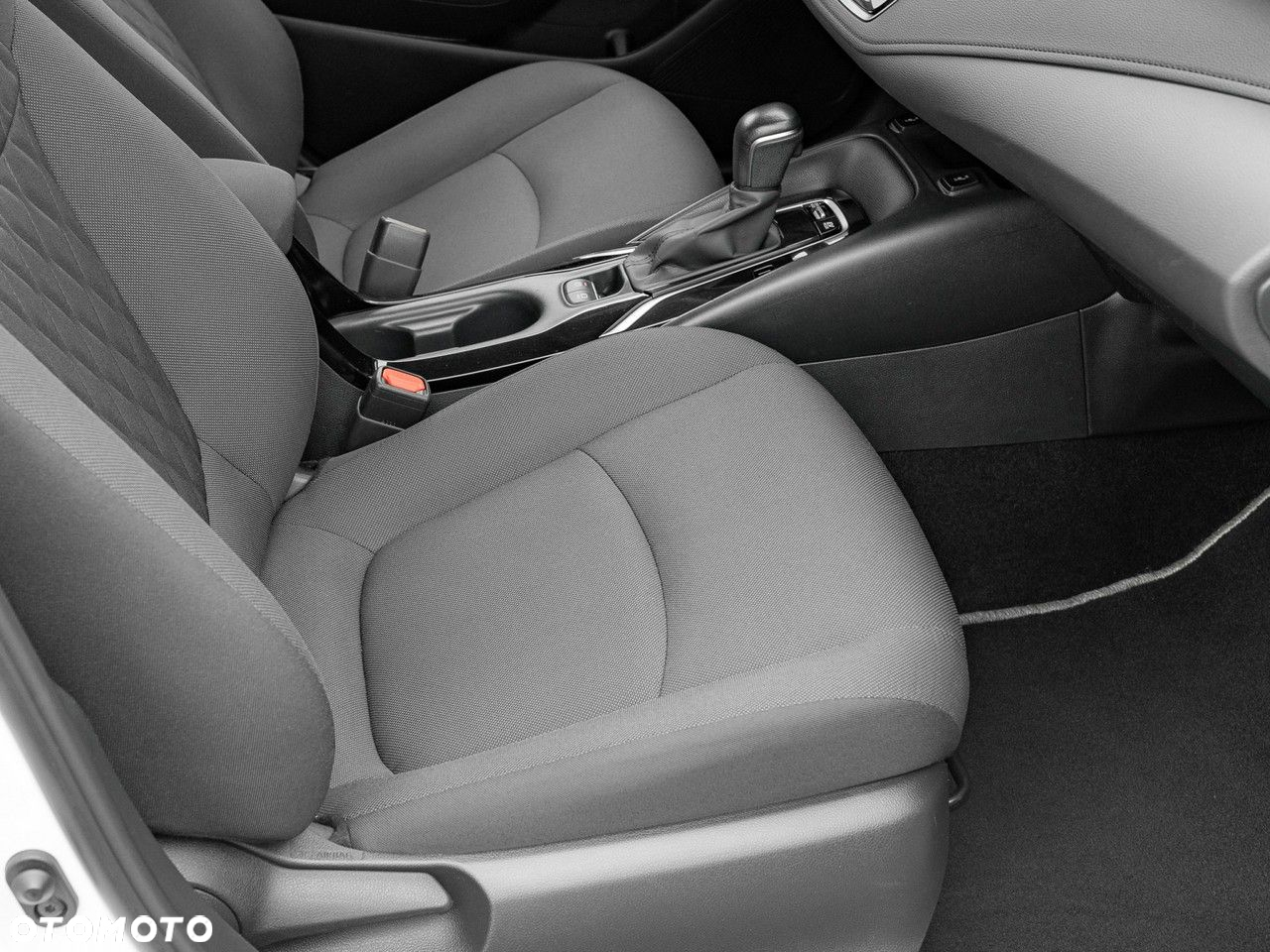 Toyota Corolla 1.8 Hybrid Comfort - 33