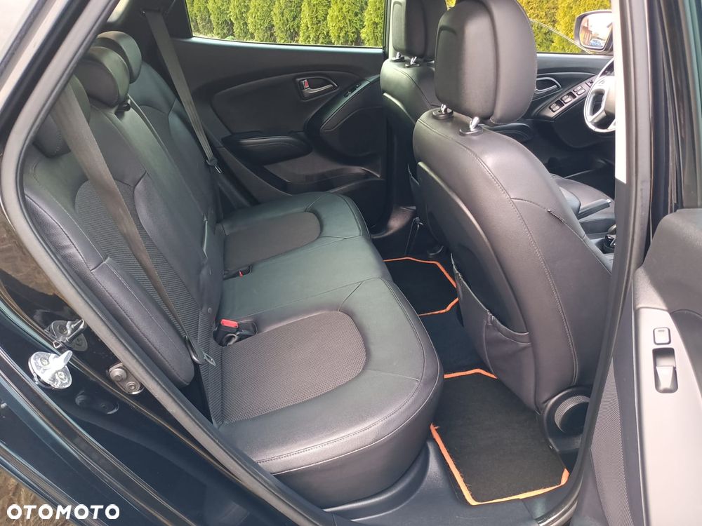 Hyundai ix35 1.7 CRDi 2WD blue Finale Gold - 23