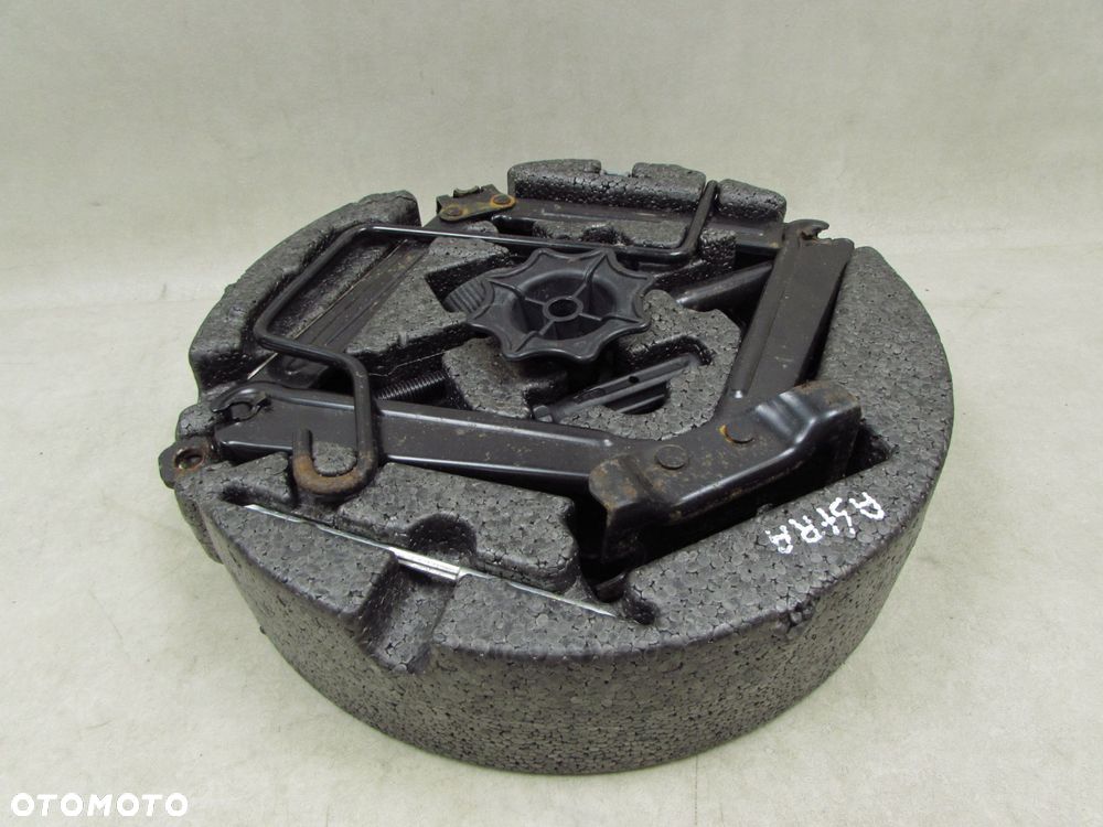 OPEL ASTRA J IV 09-15 WKLAD KOLA ZAPASOWEGO LEWAREK ZESTAW 13323032 - 2