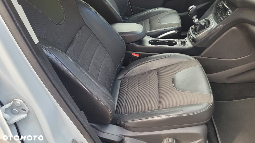 Ford Kuga 2.0 TDCi 2x4 Titanium - 25