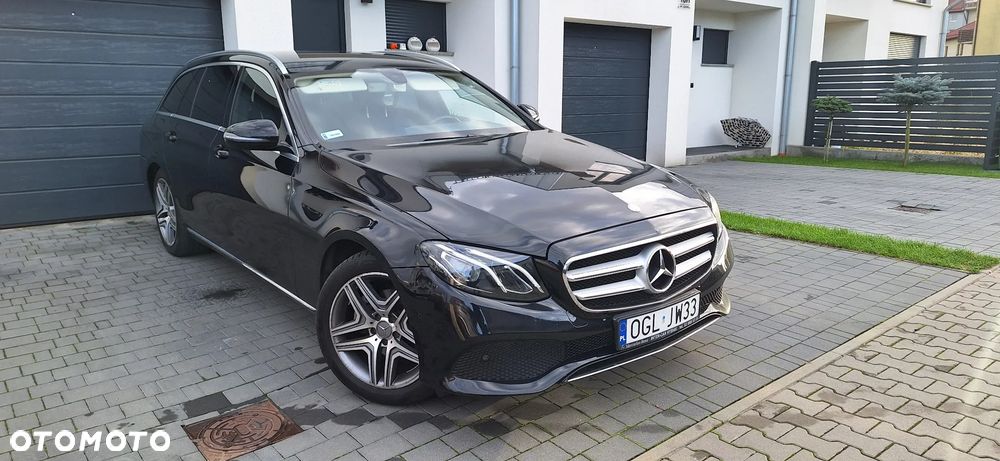 Mercedes-Benz Klasa E 220 d 4Matic T 9G-TRONIC Exclusive - 13