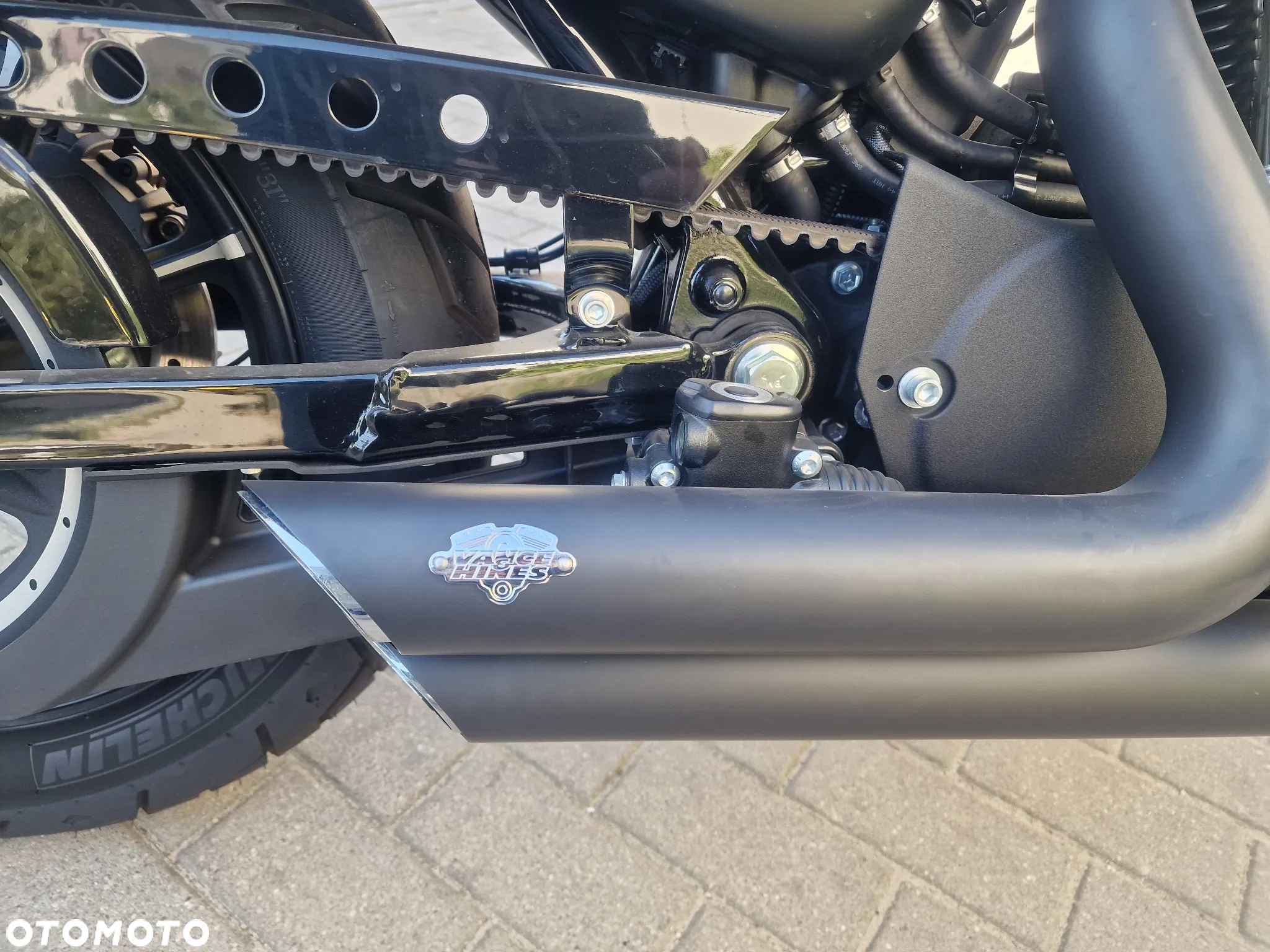 Harley-Davidson Sportster Iron 883 - 13