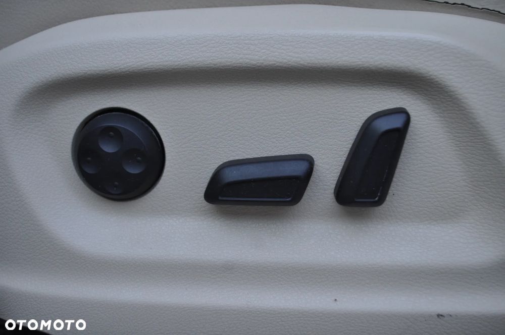 Volkswagen Tiguan 2.0 TDI DPF BlueMotion Technology Sport & Style - 36