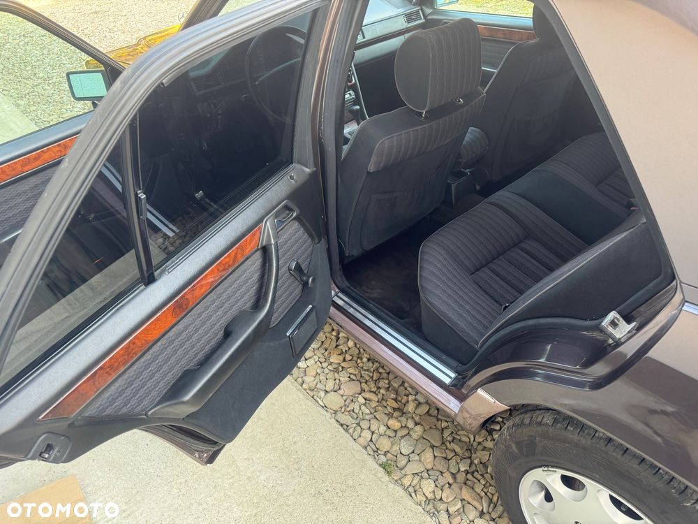 Mercedes-Benz W124 (1984-1993) - 11