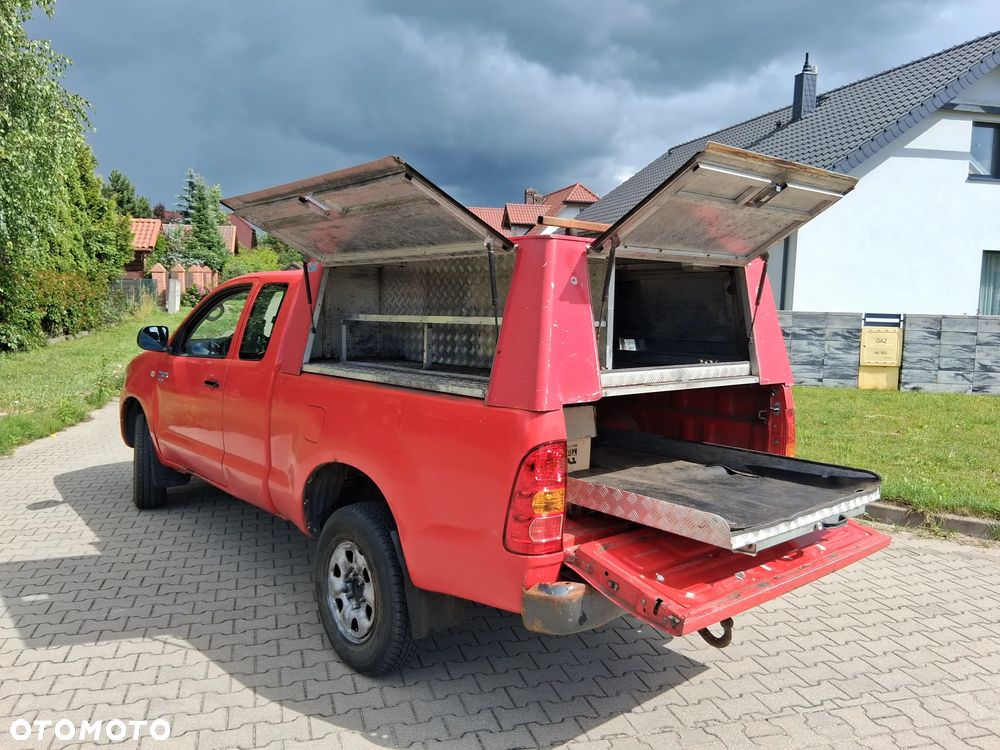 Toyota Hilux 2.5 D-4D DLX - 13