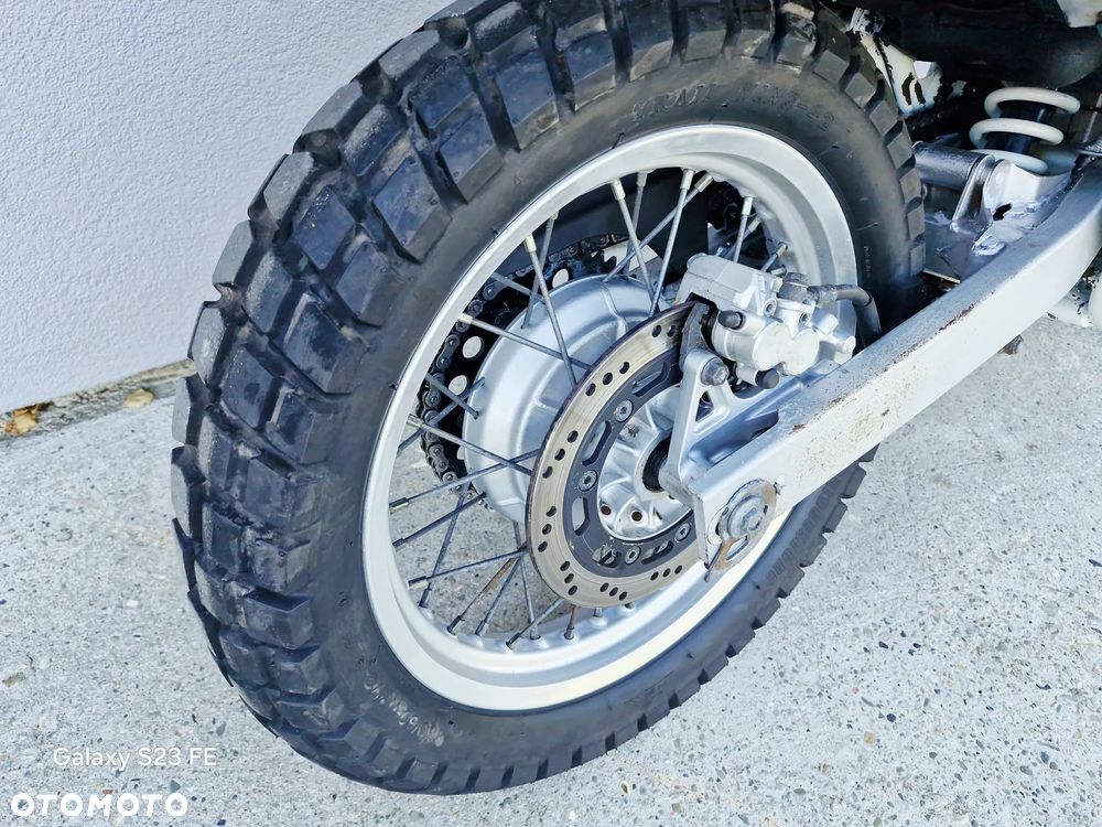 Suzuki DR - 6