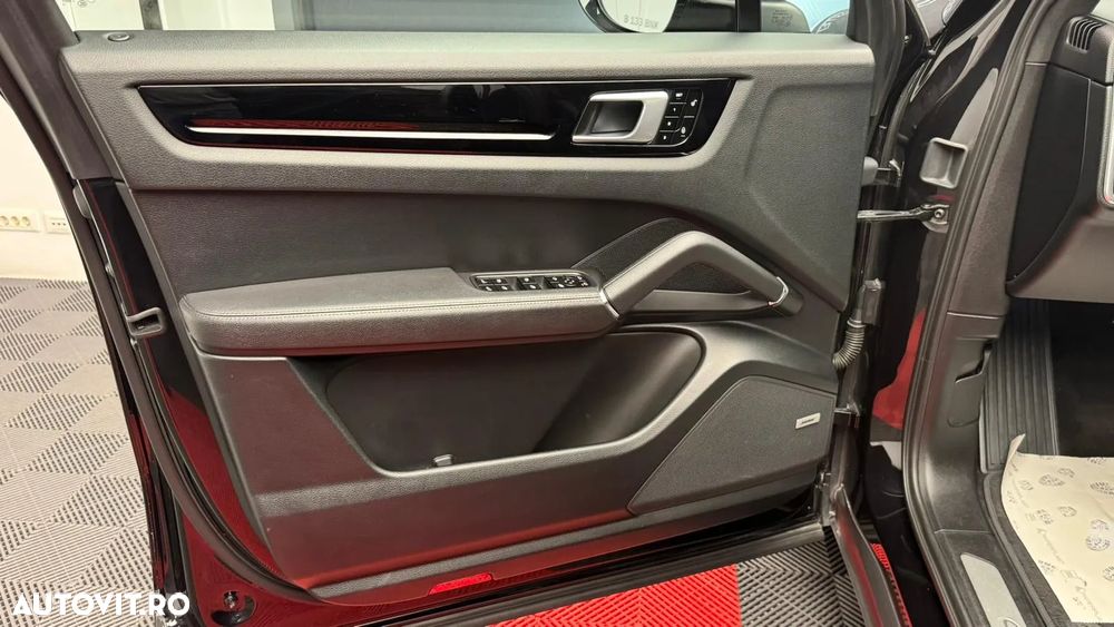 Porsche Cayenne Standard - 18