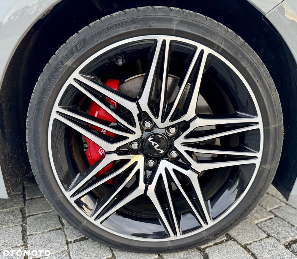 Kia Stinger - 32