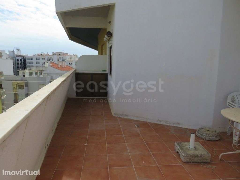 Apartamento T2 com terraço localizado na Vila de Armação de Pêra - Grande imagem: 4/26