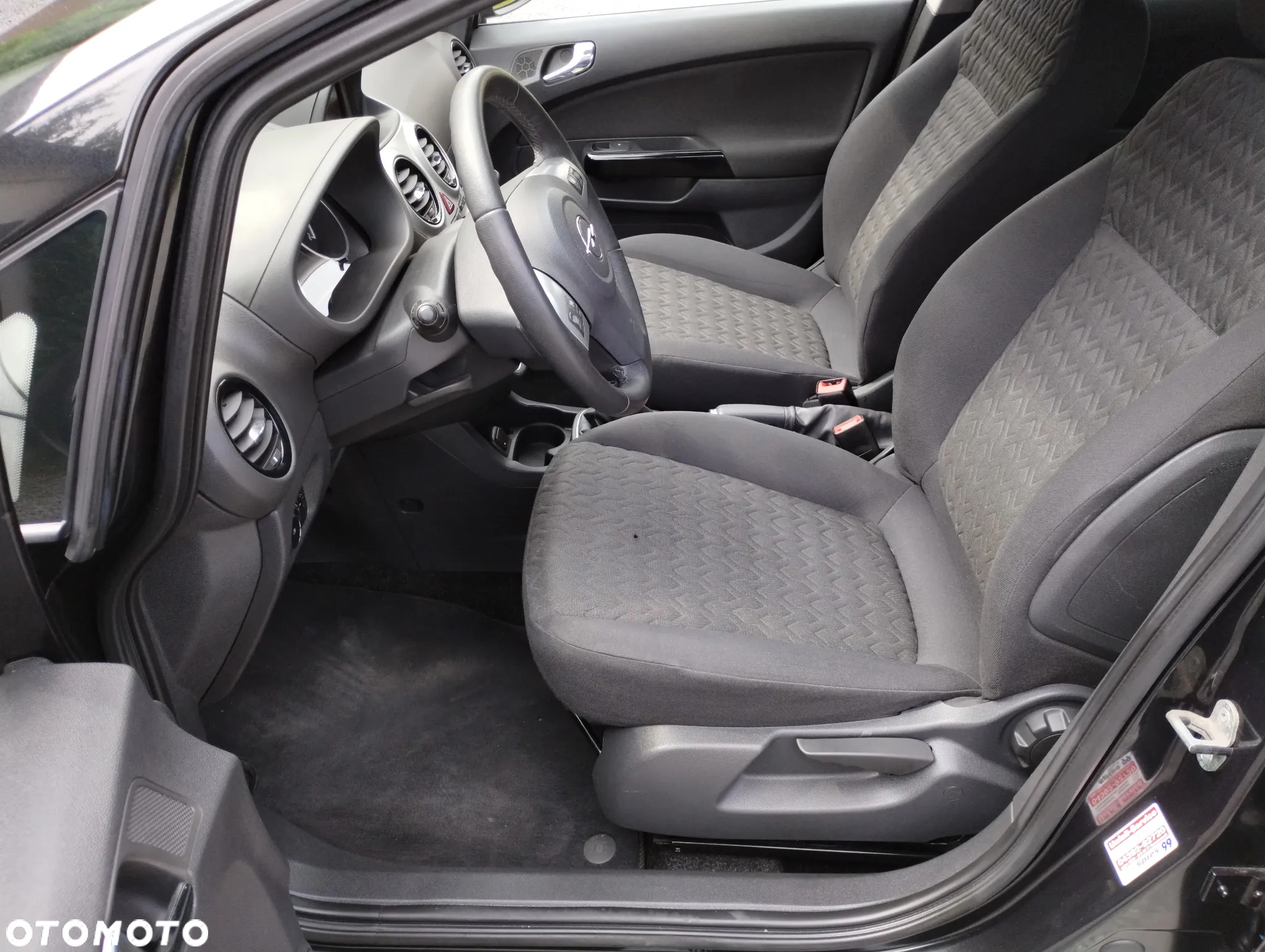 Opel Corsa 1.4 16V Active - 26