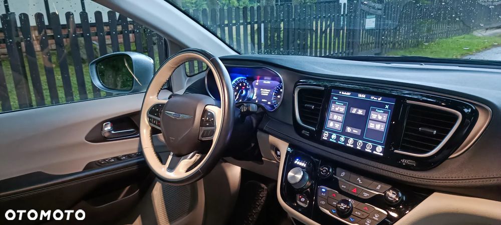 Chrysler Pacifica - 8
