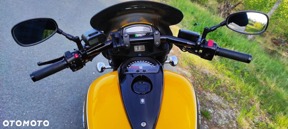 Suzuki Intruder - 4