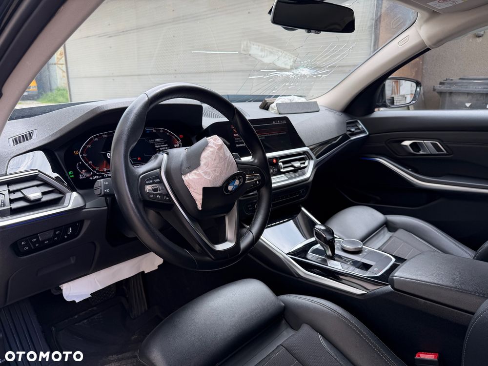BMW Seria 3 320d xDrive - 11