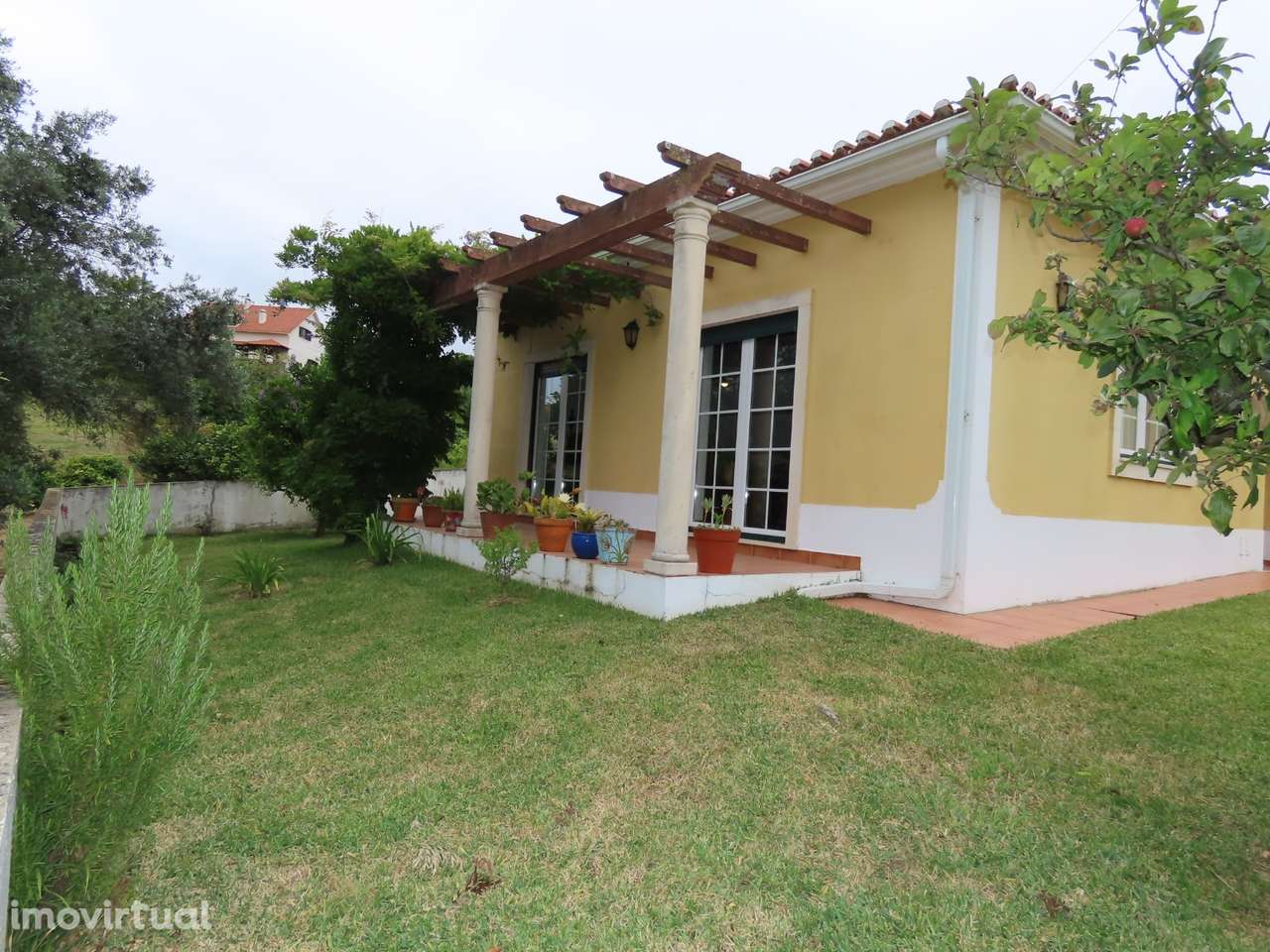 Moradia T3 isolada com jardim e garagem - Grande imagem: 2/18